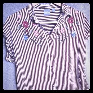 Button up with flower embroidery